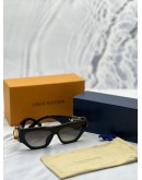 (LIKE NEW) LOUIS VUITTON LV LINK CAT EYE SUNGLASSES IN BLACK -FULL SET-
