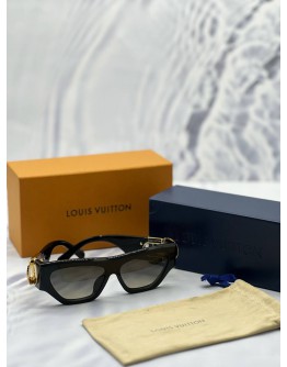(LIKE NEW) LOUIS VUITTON LV LINK CAT EYE SUNGLASSES IN BLACK -FULL SET-