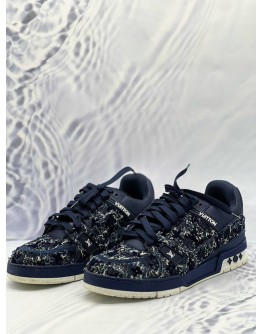 (LIKE NEW) LOUIS VUITTON TRAINER SNEAKERS SIZE 8 IN BLUE WITH WHITE MONOGRAM TUFFETAGE DENIM 