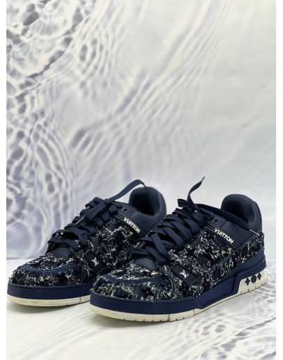 (LIKE NEW) LOUIS VUITTON TRAINER SNEAKERS SIZE 8 IN BLUE WITH WHITE MONOGRAM TUFFETAGE DENIM 