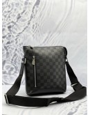 LOUIS VUITTON DISCOVERY MESSENGER BAG IN BLACK WITH GREY DAMIER INFINI LEATHER