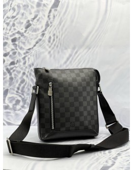 LOUIS VUITTON DISCOVERY MESSENGER BAG IN BLACK WITH GREY DAMIER INFINI LEATHER