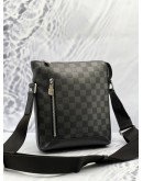 LOUIS VUITTON DISCOVERY MESSENGER BAG IN BLACK WITH GREY DAMIER INFINI LEATHER
