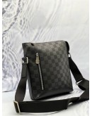 LOUIS VUITTON DISCOVERY MESSENGER BAG IN BLACK WITH GREY DAMIER INFINI LEATHER