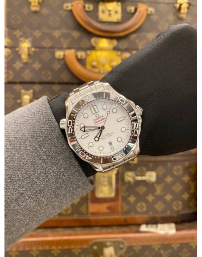 (LIKE NEW) 2022 OMEGA SEAMASTER DIVER 300M CO-AXIAL MASTER CHRONOMETER REF 210.30.42.20.04.001 WHITE DIAL 42MM AUTOMATIC WATCH -FULL SET-