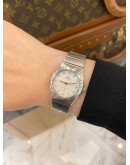 (LIKE NEW) 2025 OMEGA CONSTELLATION MANHATTAN REF 131.10.28.60.52.001 SILVER DIAMOND DIAL 28MM QUARTZ WATCH -FULL SET-