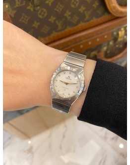 (LIKE NEW) 2025 OMEGA CONSTELLATION MANHATTAN REF 131.10.28.60.52.001 SILVER DIAMOND DIAL 28MM QUARTZ WATCH -FULL SET-