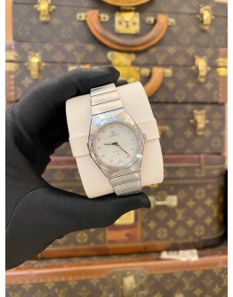 (LIKE NEW) 2025 OMEGA CONSTELLATION MANHATTAN REF 131.10.28.60.52.001 SILVER DIAMOND DIAL 28MM QUARTZ WATCH -FULL SET-