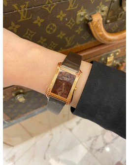 (UNUSED) 2024 PATEK PHILIPPE GONDOLO SARATA LADIES 18K 750 ROSE GOLD 94 BRILLIANT-CUT SPESSARTITE GEMSTONES REF 4962/200R-001 BROWN FLORAL MOTIF DIAL 28.6MM X 40.8MM QUARTZ WATCH -FULL SET-