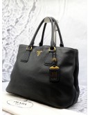 PRADA TOTE TOP HANDLE AND SHOULDER BAG IN BLACK VITELLO DAINO LEATHER