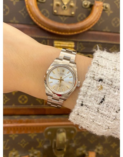 (LIKE NEW) 2022 ROLEX OYSTER PERPETUAL 28 REF 276200 SILVER DIAL 28MM AUTOMATIC WATCH -FULL SET-