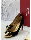 (LIKE NEW) SALVATORE FERRAGAMO VARA BOW PUMPS SIZE 5.5 IN BLACK SUEDE LEATHER -FULL SET-