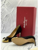 (LIKE NEW) SALVATORE FERRAGAMO VARA BOW PUMPS SIZE 5.5 IN BLACK SUEDE LEATHER -FULL SET-