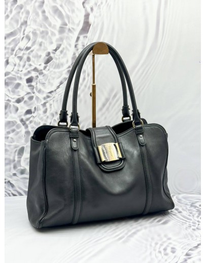 SALVATORE FERRAGAMO GANCINI HUG TOTE BAG IN BLACK LEATHER