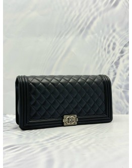(LIKE NEW) CHANEL BOY CLUTCH IN BLACK LAMBSKIN LEATHER