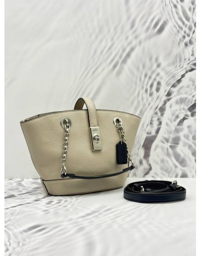 COACH LANA BUCKET BAG IN LIGHT BEIGE WITH BLACK PEBBLED LEATHER