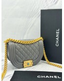(UNUSED) 2024 CHANEL ROUND BOY SHOULDER AND CROSSBODY BAG IN GREY CAVIAR LEATHER -FULL SET-