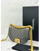(UNUSED) 2024 CHANEL ROUND BOY SHOULDER AND CROSSBODY BAG IN GREY CAVIAR LEATHER -FULL SET-