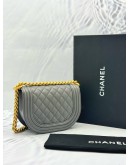 (UNUSED) 2024 CHANEL ROUND BOY SHOULDER AND CROSSBODY BAG IN GREY CAVIAR LEATHER -FULL SET-