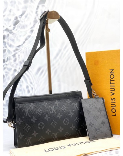 (LIKE NEW) LOUIS VUITTON GASTON WEARABLE WALLET IN BLACK MONOGRAM CANVAS & TAIGARAMA LEATHER