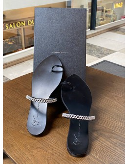 (LIKE NEW) GIUSEPPE ZANOTTI INTRIIGO STRING SANDALS SIZE 37 IN BLACK CALFSKIN LEATHER WITH CRYSTAL