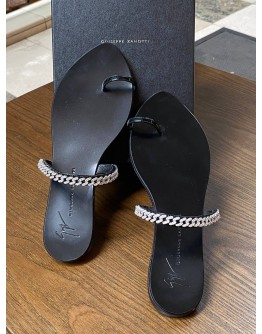 (LIKE NEW) GIUSEPPE ZANOTTI INTRIIGO STRING SANDALS SIZE 37 IN BLACK CALFSKIN LEATHER WITH CRYSTAL
