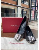 (LIKE NEW) SALVATORE FERRAGAMO VARA STUDS PUMPS SIZE 7D IN METALLIC SILVER CALFSKIN LEATHER -FULL SET-