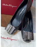 (LIKE NEW) SALVATORE FERRAGAMO VARA STUDS PUMPS SIZE 7D IN METALLIC SILVER CALFSKIN LEATHER -FULL SET-