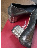 (LIKE NEW) SALVATORE FERRAGAMO VARA STUDS PUMPS SIZE 7D IN METALLIC SILVER CALFSKIN LEATHER -FULL SET-