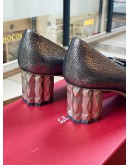 (LIKE NEW) SALVATORE FERRAGAMO VARA STUDS PUMPS SIZE 7D IN METALLIC SILVER CALFSKIN LEATHER -FULL SET-