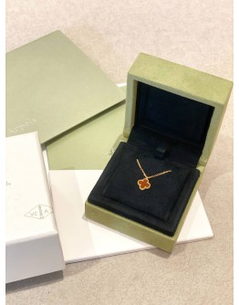 (UNUSED) 2023 VCA VAN CLEEF & CARNELIAN SWEET ALHAMBRA PENDANT 18K 750 YELLOW GOLD -FULL SET-