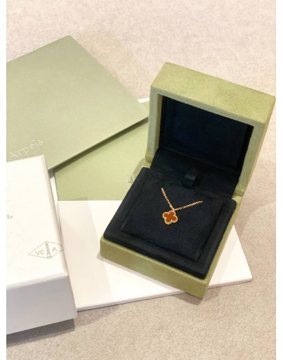 (UNUSED) 2023 VCA VAN CLEEF & CARNELIAN SWEET ALHAMBRA PENDANT 18K 750 YELLOW GOLD -FULL SET-