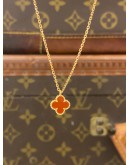 (UNUSED) 2023 VCA VAN CLEEF & CARNELIAN SWEET ALHAMBRA PENDANT 18K 750 YELLOW GOLD -FULL SET-