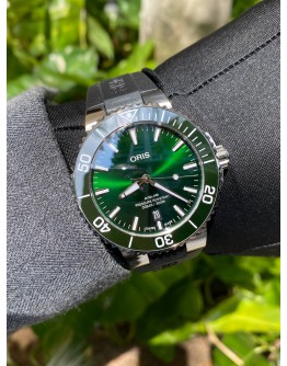 (UNUSED) 2022 ORIS AQUIS DATE 7766 REF 01 733 7766 4157 GREEN DIAL 41.5MM AUTOMATIC WATCH -FULL SET-