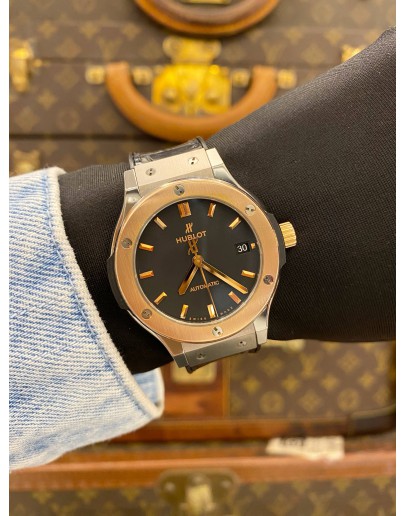 (LIKE NEW) 2019 HUBLOT CLASSIC FUSION 18K 750 ROSE GOLD REF 565.NO.1181.LR BLACK DIAL 38MM AUTOMATIC WATCH -FULL SET-