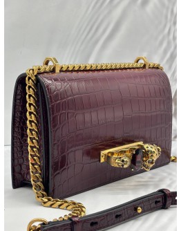ALEXANDER MCQUEEN THE JEWELLED CHAIN BAG IN BURGUNDY EMBOSSED LEATHER