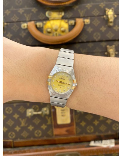 (LIKE NEW) 2016 OMEGA CONSTELLATION LADY 18K 750 YELLOW GOLD REF 123.20.24.60.57.002 MOTHER OF PEARL DIAMOND DIAL 24MM QUARTZ WATCH -FULL SET-