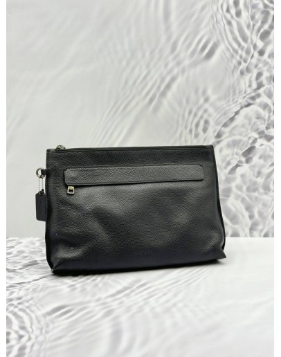 COACH POUCH IN BLACK PEBBLED LEATHER