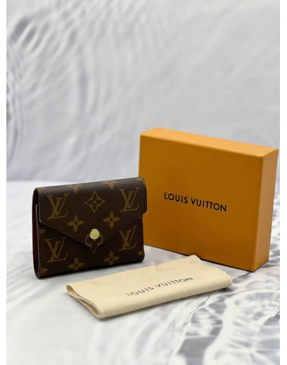 (LIKE NEW) LOUIS VUITTON VICTORINE WALLLET IN MONOGRAM CANVAS -FULL SET-
