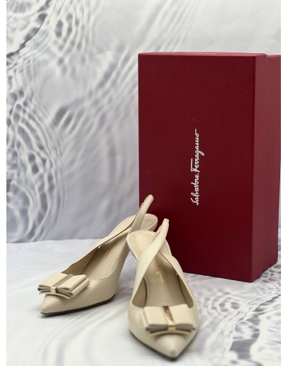 SALVATORE FEERAGAMO DOUBLE BOW HEEL SIZE 8