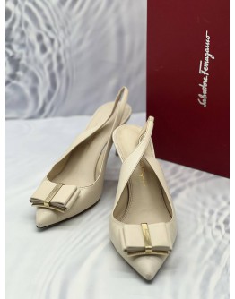 SALVATORE FEERAGAMO DOUBLE BOW HEEL SIZE 8