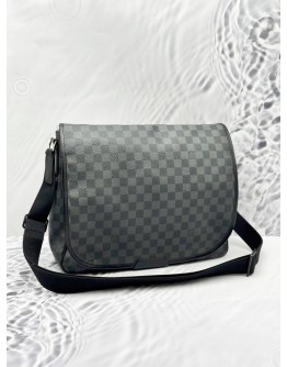 LOUIS VUITTON DANIEL MM MESSENGER BAG IN BLACK DAMIER GRAPHITE CANVAS 