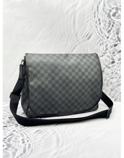 LOUIS VUITTON DANIEL MM MESSENGER BAG IN BLACK DAMIER GRAPHITE CANVAS 