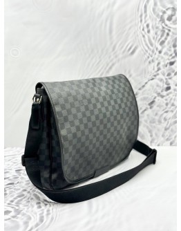 LOUIS VUITTON DANIEL MM MESSENGER BAG IN BLACK DAMIER GRAPHITE CANVAS 
