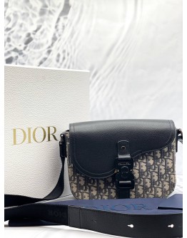 (LIKE NEW) CHRISTIAN DIOR SMALL SADDLE FLAP MESSENGER BAG IN BEIGE AND BLACK DIOR OBLIQUE JACQUARD WITH BLACK GRAINED CALFSKIN LEATHER -FULL SET-