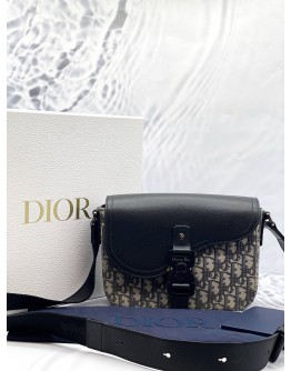 (LIKE NEW) CHRISTIAN DIOR SMALL SADDLE FLAP MESSENGER BAG IN BEIGE AND BLACK DIOR OBLIQUE JACQUARD WITH BLACK GRAINED CALFSKIN LEATHER -FULL SET-