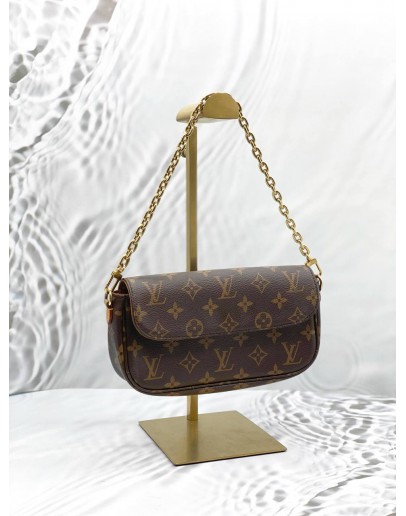 LOUIS VUITTON IVY WALLET ON CHAIN IN BROWN MONOGRAM CANVAS