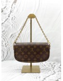 LOUIS VUITTON IVY WALLET ON CHAIN IN BROWN MONOGRAM CANVAS