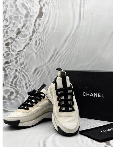(LIKE NEW) CHANEL CC LOGO SNEAKERS SIZE 40.5 IN IVORY WITH BLACK -FULL SET- 