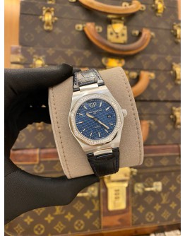 (UNUSED) 2026 GIRARD-PERREGAUX LAUREATO DIAMOND REF 80189D11A431-CB6A BLUE CLOUS DE PARIS DIAL 34MM QUARTZ WATCH -FULL SET-